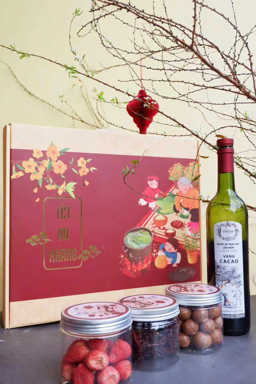 Set Đại Cát Macca Phố Núi: hộp quà sắc đỏ hồng cùng hũ hạt và chai quà